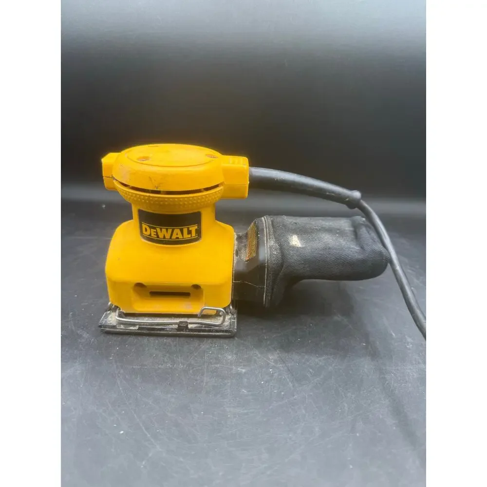 DeWalt DW411 1/4 Sheet Palm Grip Sander - tested and works
